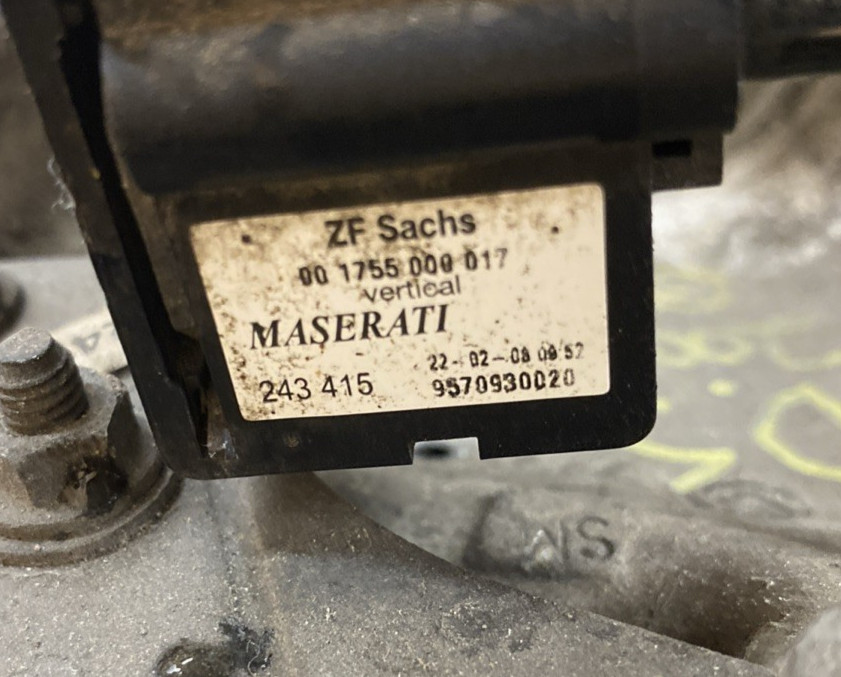 2006 Maserati Quattroporte M139 Front Left Side Spindle Knuckle Hub 243413