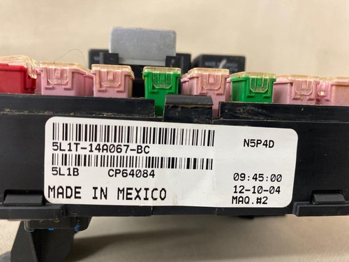 2005 Lincoln Navigator Fuse Junction Distribution Relay Box 5L1T-14A067-BC 5.4L - Picture 4 of 11