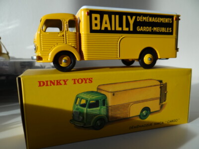 DINKY TOYS Voiture Miniature MB106 Camion Déménageur Simca Cargo Bailly