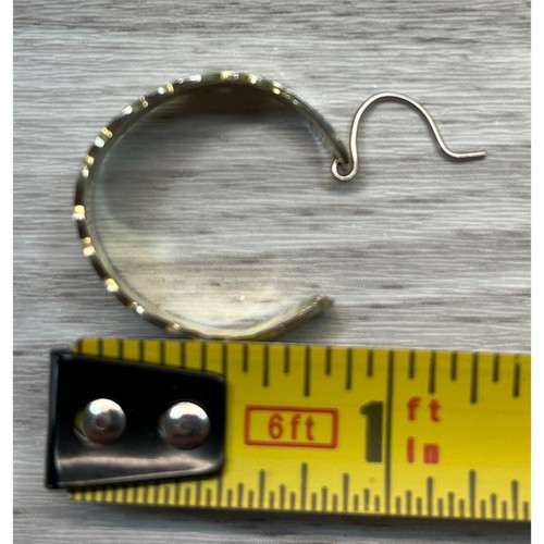 Pendientes de aro florales tono dorado vintage delicado patrón ornamentado 1" de largo - Imagen 5 de 8