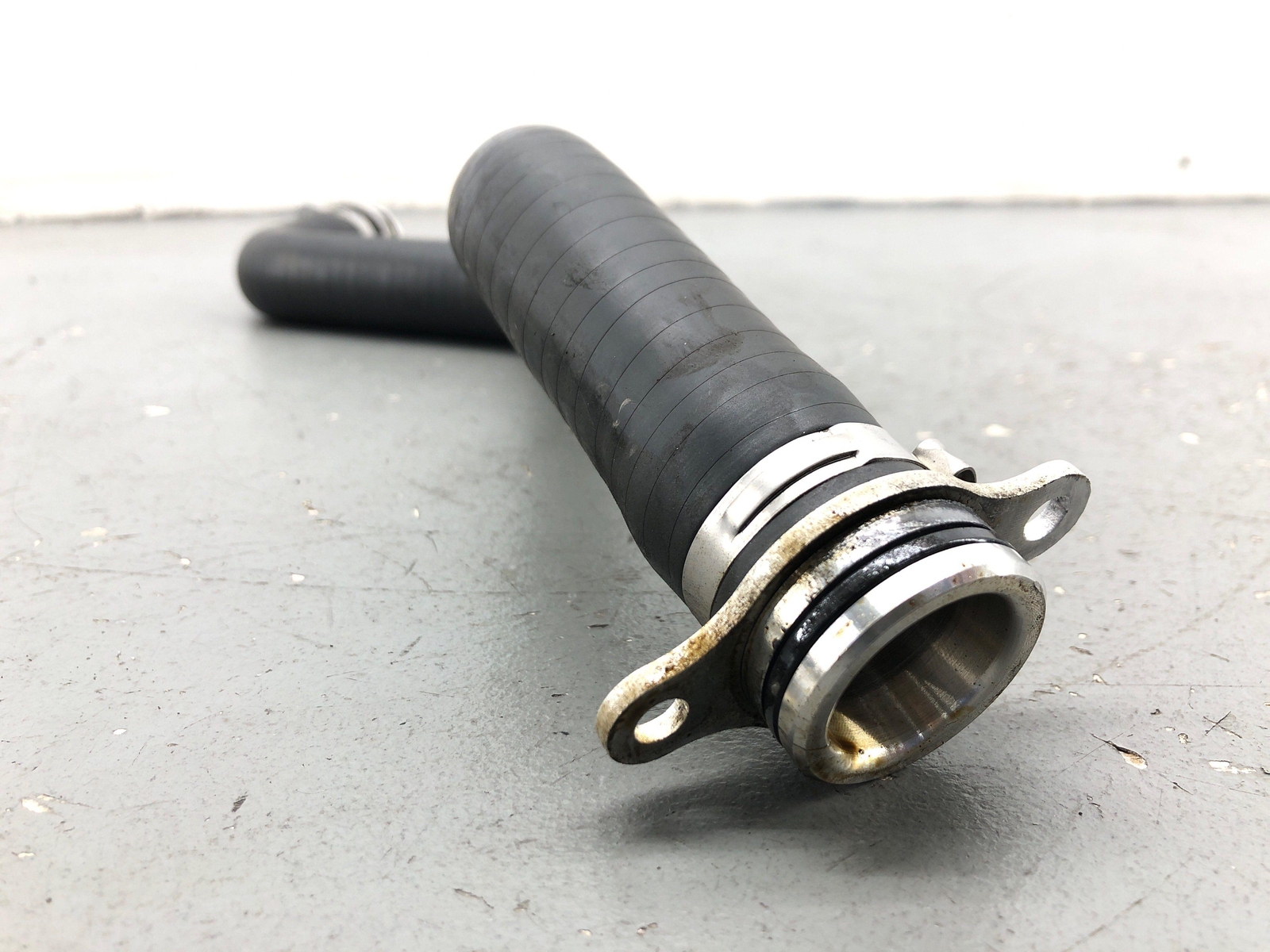 2020-2023 MCLAREN GT 4.0L ENGINE WATER COOLANT HOSE PIPE LINE 22FA096GP OEM 2021