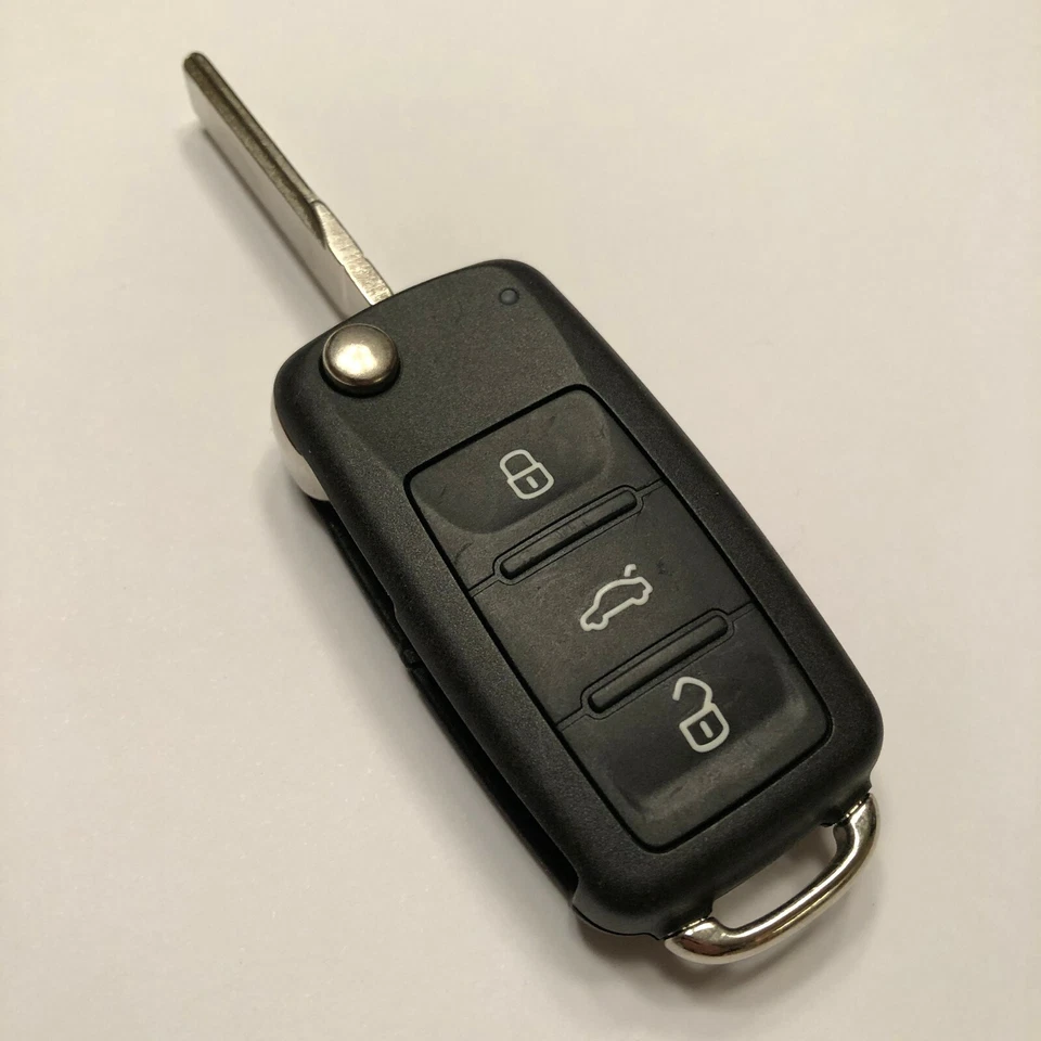 Unlocked OEM Volkswagen Keyless Remote 4B w/sticker Uncut OEM NBG010206T (SHP) - Image 2 of 4