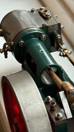 Stuart Turner No.8 Live Steam Engine (perfect bearings, no play, runs well) - Picture 4 of 12