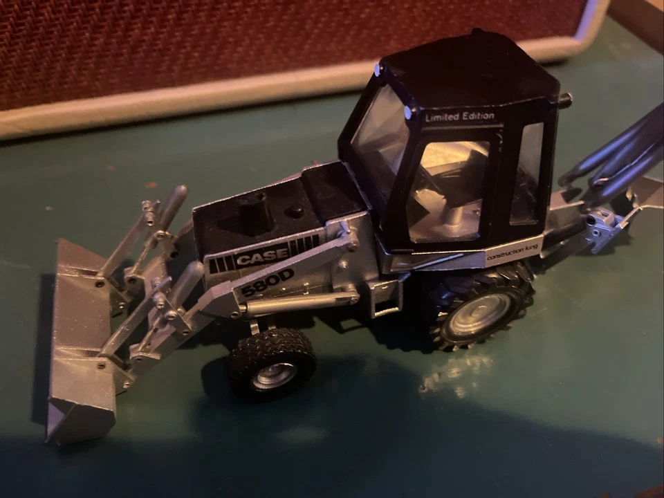 Conrad 1/35 Scale Case 580D Construction King Backhoe-Loader 25 Years Special Ed - Image 2 of 4