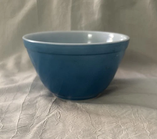 Vintage Pyrex Smal 1.5 Pt. Blue Mixing Bowl