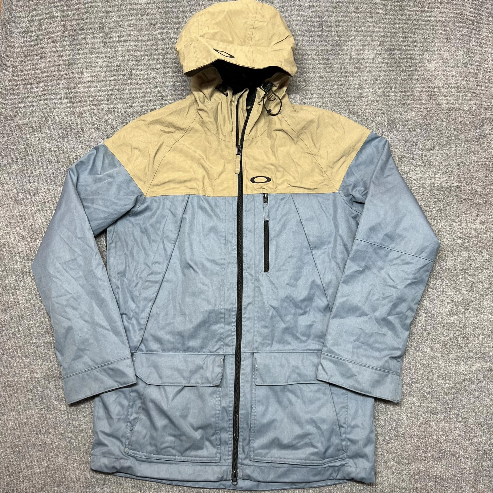 Oakley BioZone FN Dry 10K Jacket Mens Large Blue Tan Ski Parka Hooded Snow
Opens in a new window or 