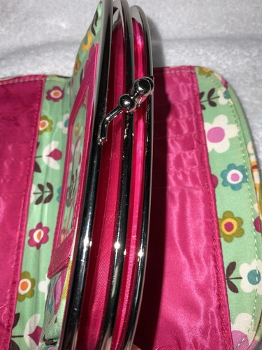 Cartera y billetera Vera Bradley Tutti Frutti Kiss 'n Snap - Imagen 10 de 11