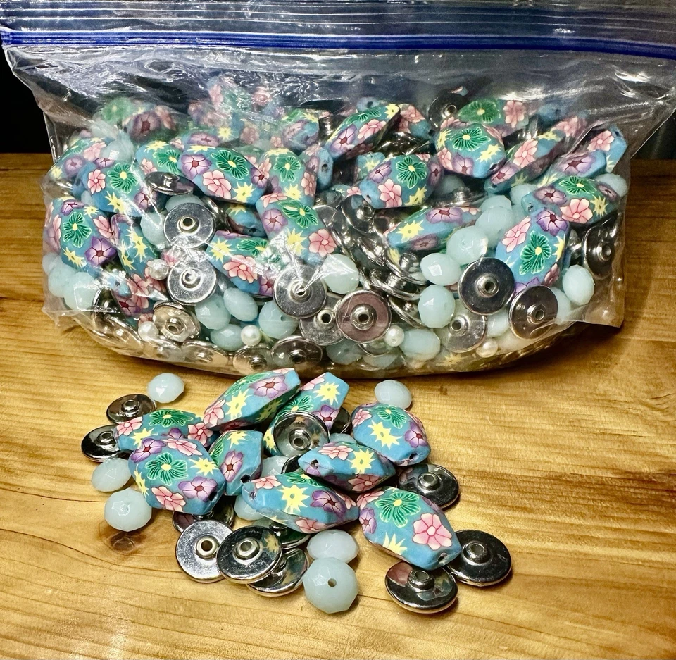 Lote de medio galón de cuentas y espaciadores florales de arcilla Fimo más de 200 cuentas Foto 2 de 4