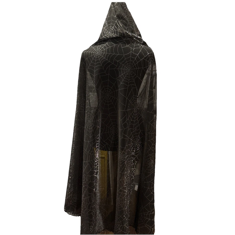 Плащ паутина с капюшоном 60 дюймов Fun World Halloween черный металлик серебристый для взрослых - Изображение 3 из 4