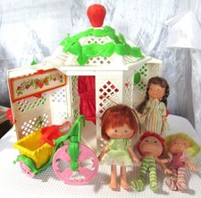 Vintage Strawberry Shortcake Garden Gazebo w/ Trike  4 Dolls