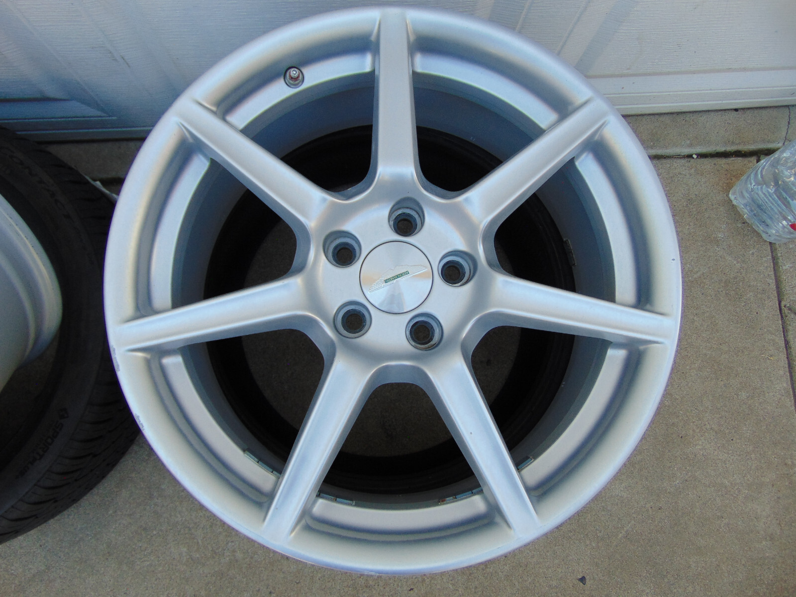 1 USED Silver OEM Aston Martin Vantage 19X8.5 Rim & TPMS 6G33-1007 FREE SHIPPING