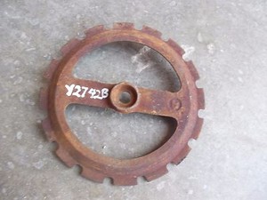 1-USED-Y2742B-STEEL-CAST-IRON-John-Deere-PLANTER-JD-Seed-PLATE-Y-2742-B