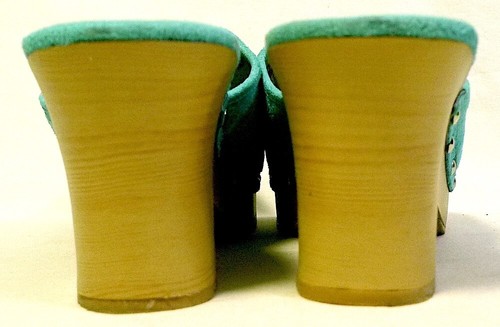 Bamboo Cloggy Aqua Blue Faux Suede Embroidered Floral Heel Clogs size 7 - Picture 13 of 17