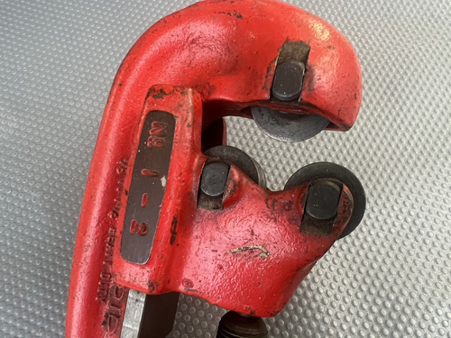 Vintage Ridgid No. 1A No. 1-2 Pipe Cutter 1/8" to 1-1/4" - Picture 5 of 9