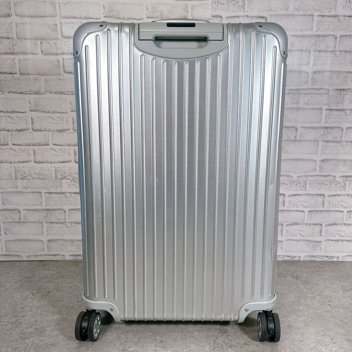 Rimowa Topas 82L Silver 4-wheels Carry Case Suitcase E-tag Rimowa Topas 82L Silver 4-wheels Carry Case Suitcase E-tag