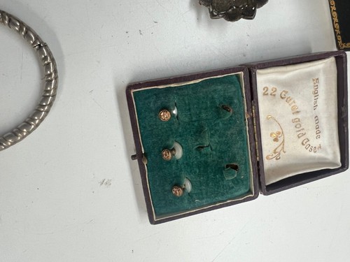 ANTIQUE JEWELLERY BOX & CONTENTS - BUCKLES, BROOCHES ETC - IDEAL FOR RESALE - Picture 15 of 20