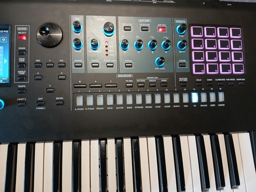Roland FANTOM 6 WORKSTATION IN MINT CONDITION AND VERY CLEAN - Picture 5 of 16