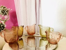 Antik 5 Art D&eacute;co Pressglas Sahnegie&szlig;er Milchk&auml;nnchen K&auml;nnchen Glas gelb rosa