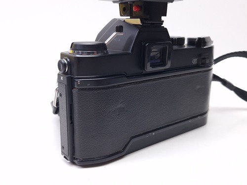 Appareil photo reflex argentique 35 mm Konica Autoreflex TC AVEC SANGLE ET FLASH TESTÉ - Photo 10 sur 17