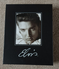 ELVIS PRESLEY DEAGOSTINI PRESENTATION BOX + 17 COLLECTOR'S ITEMS (FAN CLUB, ETC.