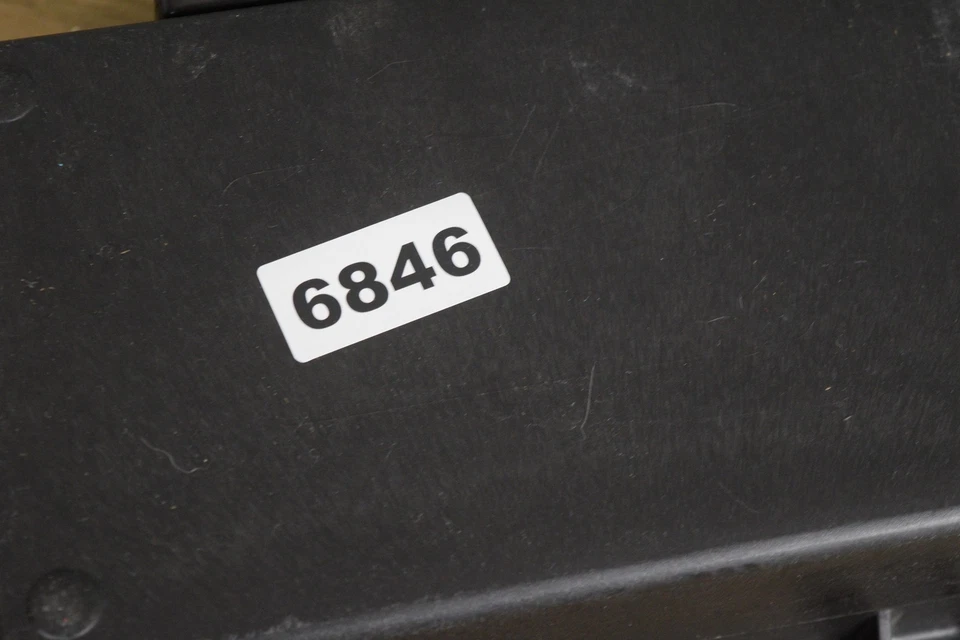 Pelican Pequeño Estuche Protector Rígido Negro Caja de Almacenamiento Vacía Sin Espuma Doble Pestillos Foto 4 de 4