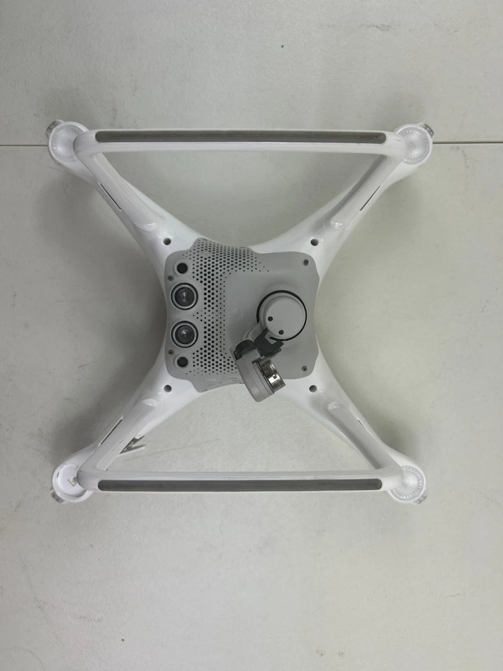 DJI Phantom 4 Drone WM330A – Crashed / Damaged Legs – For Parts or Repair - Image 2 of 4