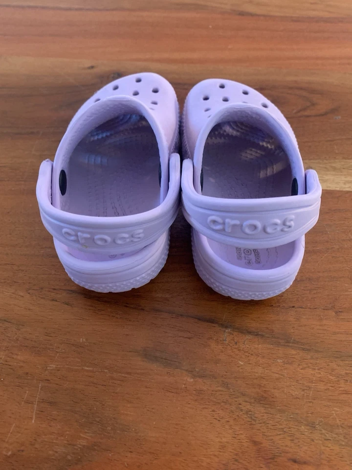 Crocs Infantes Talla 6C Púrpura Foto 3 de 4