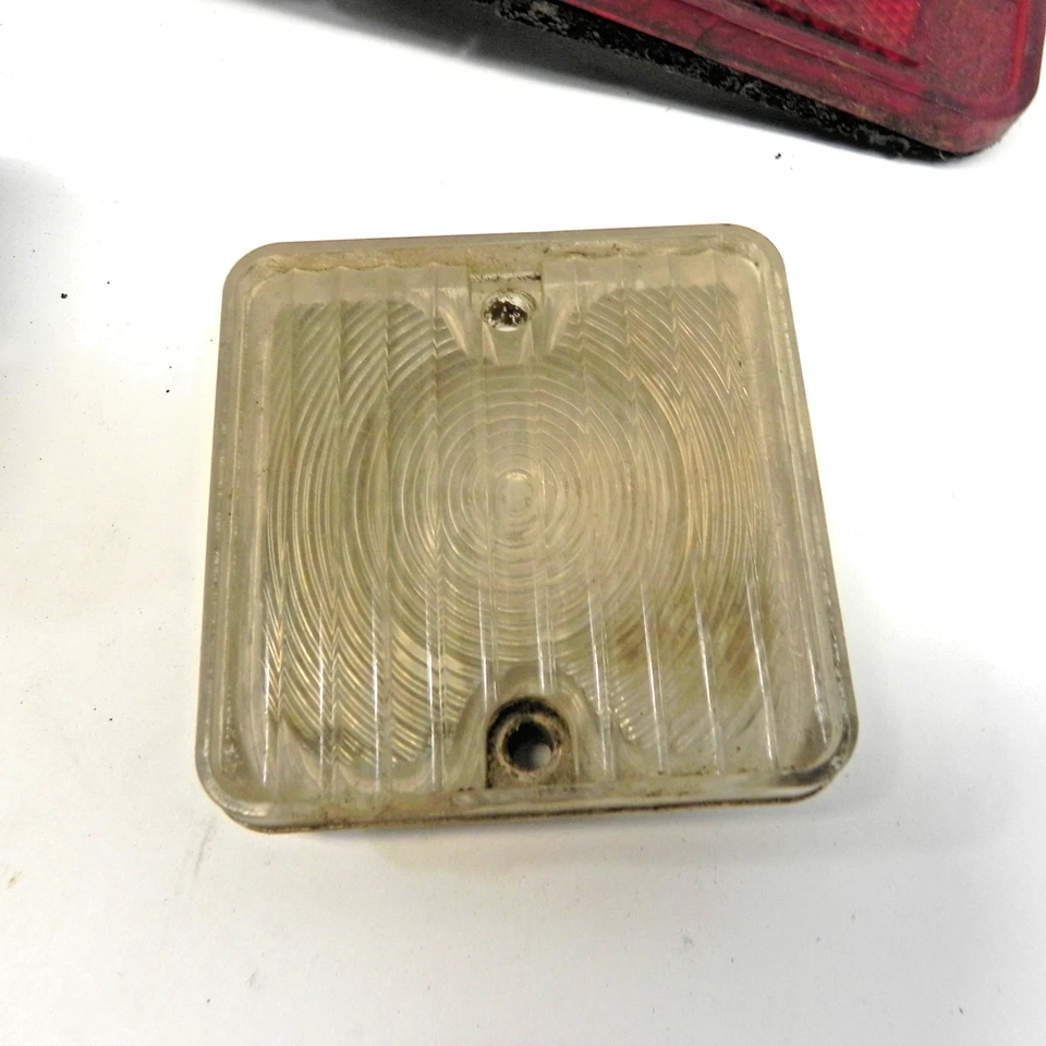 1968 - 1979 雪佛兰 GMC 卡车后侧标记灯二手原始设备制造商批量 — 第 2/4 张图片