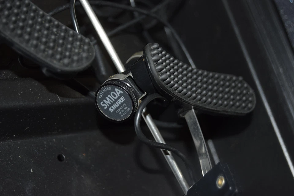 Shure SM10A Headset Dynamic Microphone - Cardioid, XLR, 1.5m Cable in Case - Image 3 of 4