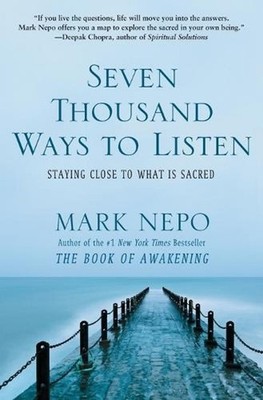 Seven Thousand Ways to Listen: Staying Close to What is Sacred by Mark Nepo (Eng