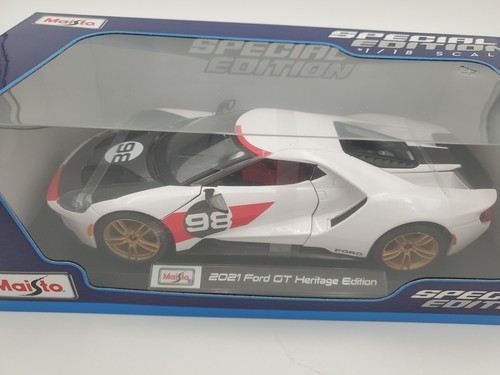 2021 Ford GT Heritage Edition White Maisto 1/18 Diecast Model Car - Picture 4 of 7