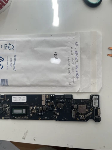 Apple MacBook Air A1466 13" 2015 Logic Board i5 1.6GHz 4GB -820-00165-1366 W2