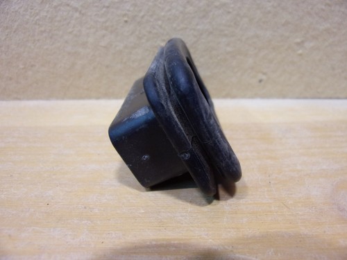 1993 jeep grand cherokee zj interior dash right rubber grommet 55031782 - Picture 4 of 6