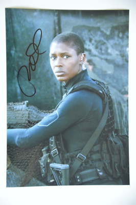 Jodie Turner-Smith signed 20x30cm The Last Ship Foto Autogramm Autograph IP