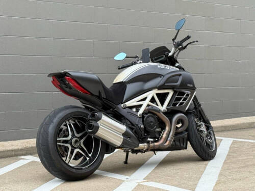 2013 Ducati Diavel AMG Limited Edition#173 #173/1000 - Picture 3 of 12