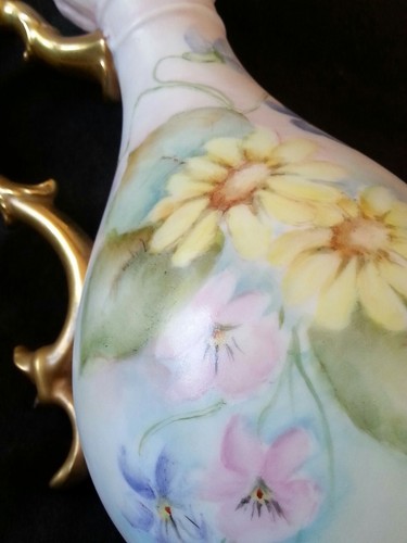 Antique hand painted porcelain vase "Daisies" 7 inches artist signed - Picture 2 of 12