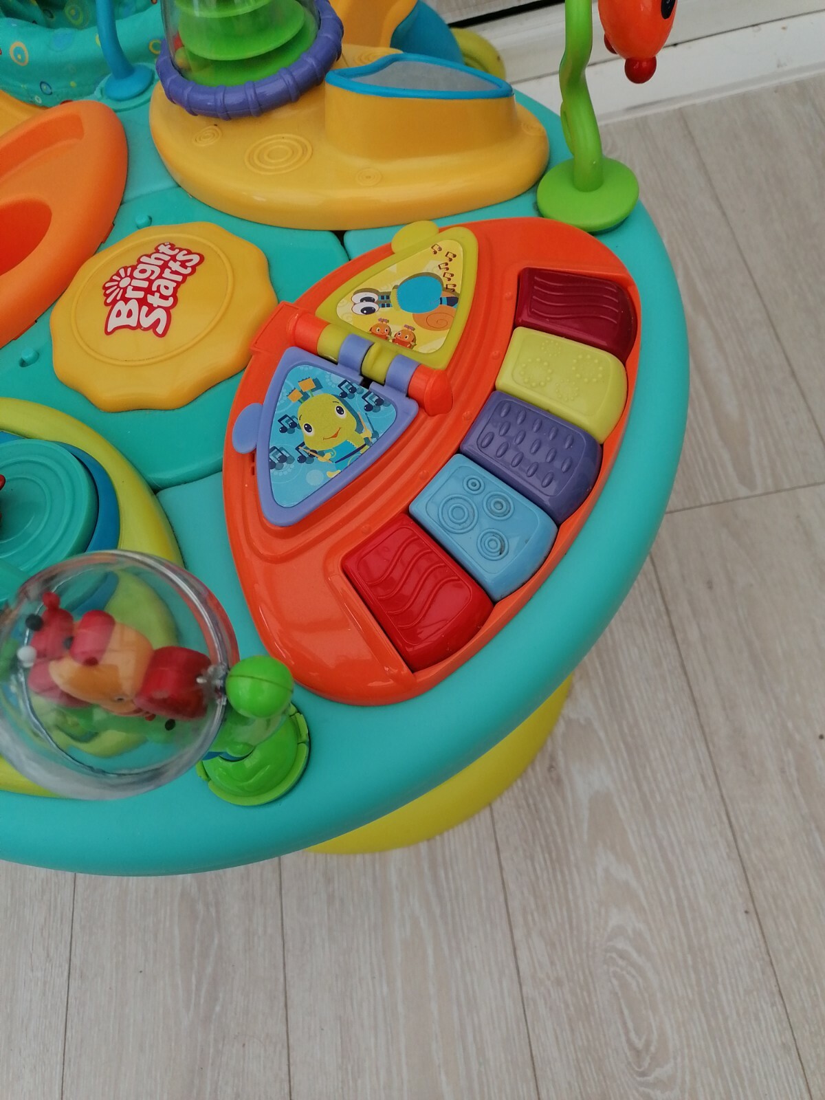 bright starts run around table