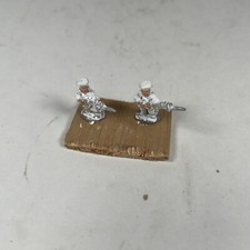 3 Vintage Toy Lead Painted White Soldiers With Guns .5" Tall