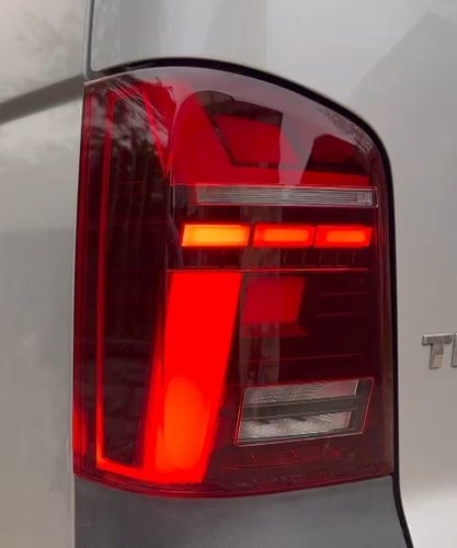 Feux arrière feux arrière pour VW T5 Facelift Multivan 03-15 rouge cerise hayon - Vidéo 1 sur 1