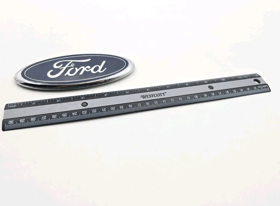 Ford Crown Victoria 2003-2011 parrilla delantera emblema logotipo insignia signo Foto 2 de 3