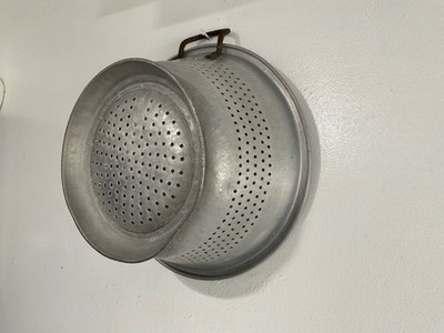 Large VTG Industrial Kitchen Colander Rustic Primitive Farm Sink Country Decor