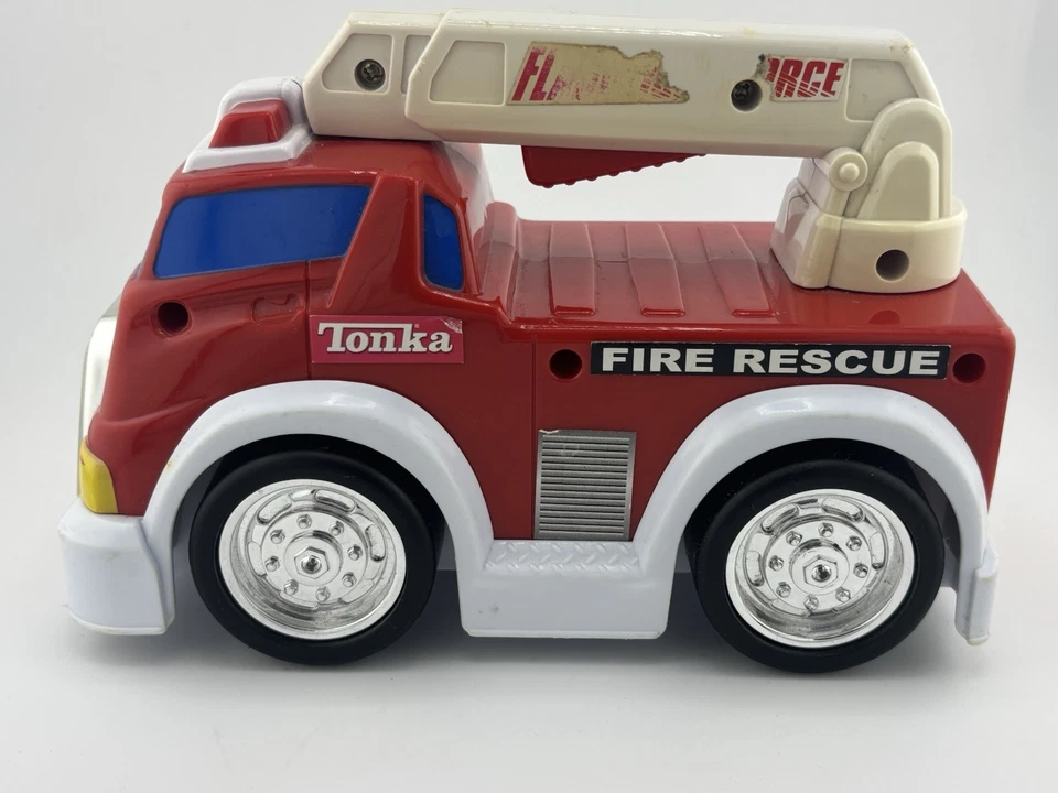 2007 Funrise Inc Tonka Fire Rescue Firetruck Squeeze Handle Flashlight Hasbro - Image 2 of 4