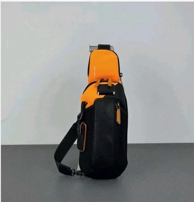 Produkte von Tumi Alpha McLaren Bravo Esports Pro Sling Crossbody Bag