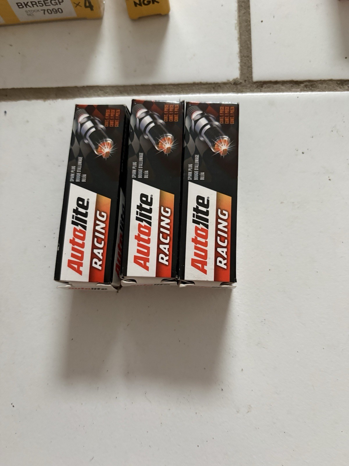 AR39 32x spark plug 3