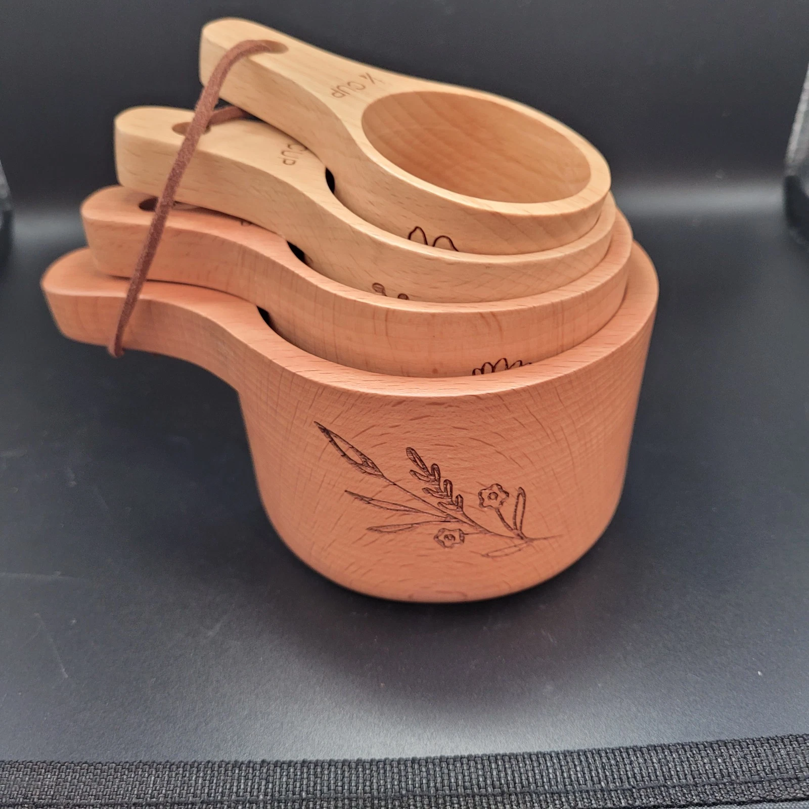 Young's Inc Wood Measuring Cups Baker Set W/Floral Design 1/4 1/3 1/2 1 Cups