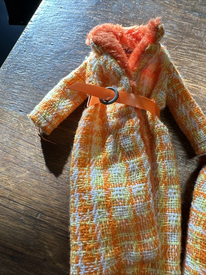 BARBIE #1881 HECHO EL UNO PARA EL OTRO MOD AMARILLO NARANJA OUTFIT ETIQUETA Foto 3 de 4