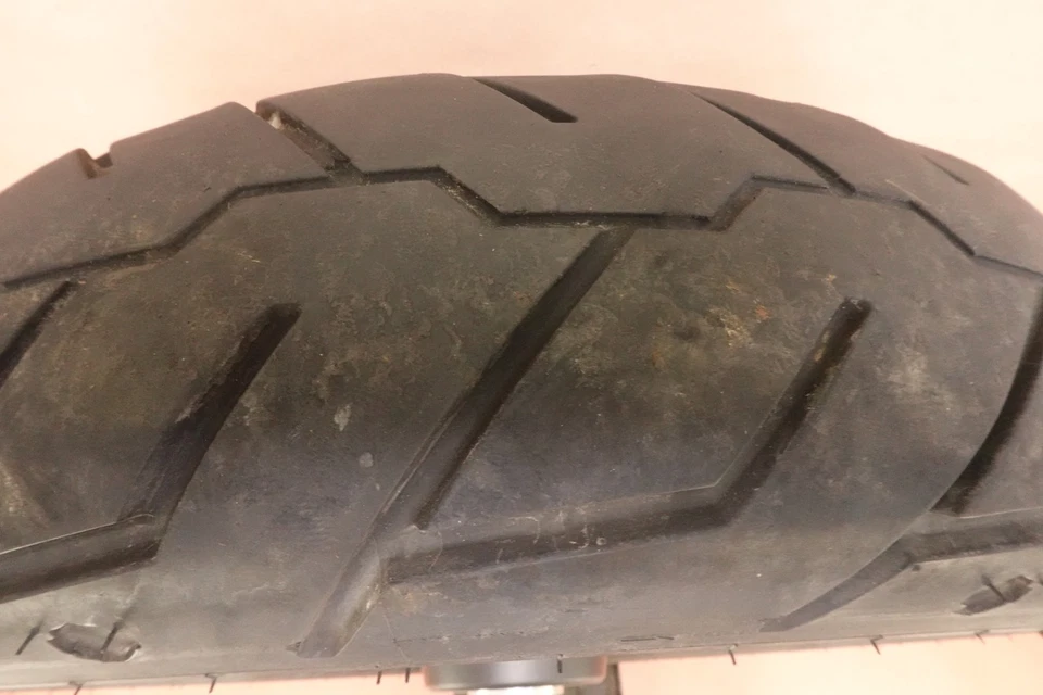 Llanta trasera Michelin 150/80 B16 09-21 Harley Davidson Iron 883 XL883N Foto 2 de 4