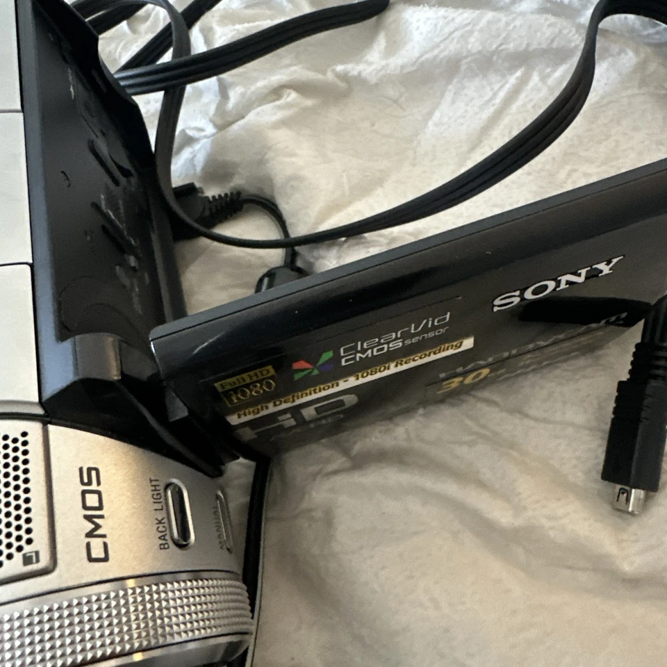 Sony HDR-SR1 AVCHD HD 1080i Handycam Camcorder 30GB HDD Tested Mint Look - Image 2 of 4