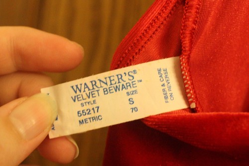 Vintage Warner's Velvet Beware Red Velvet Pajama Set - Tank & Shorts -Size Small - Picture 4 of 7