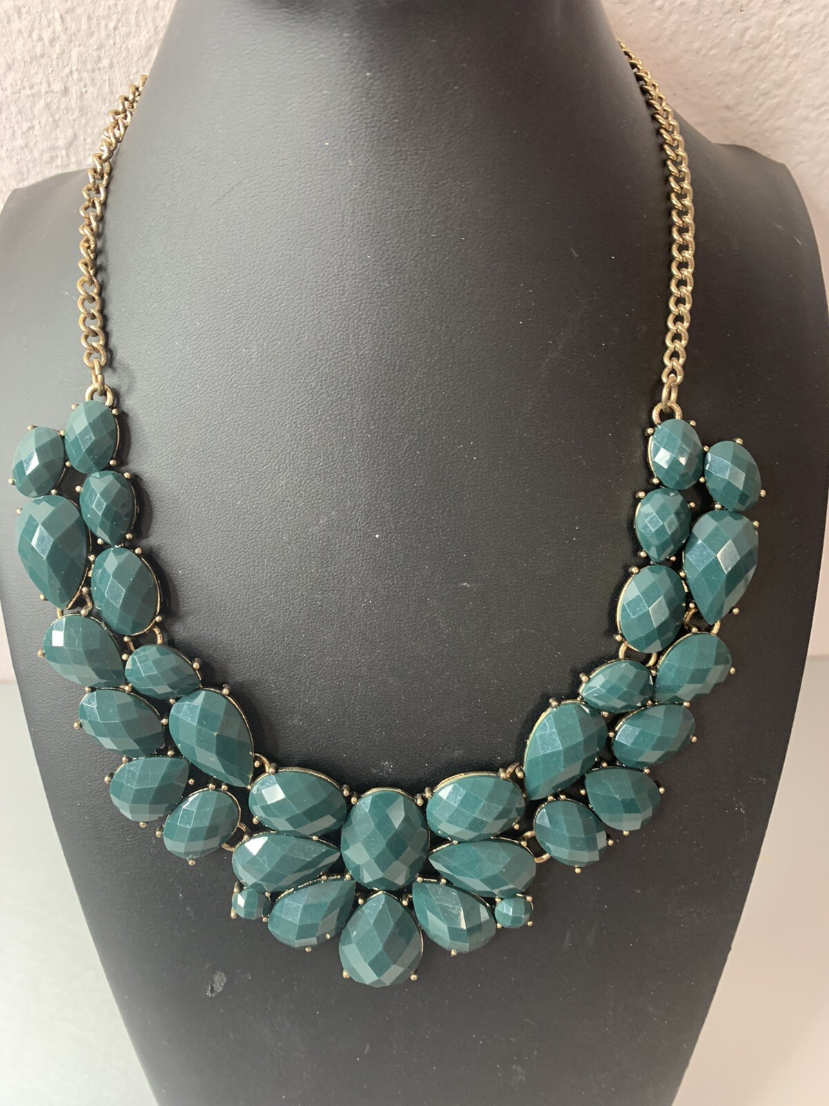 GREEN GEM BIB COLLAR STATEMENT Chunky NECKLACE - image 1